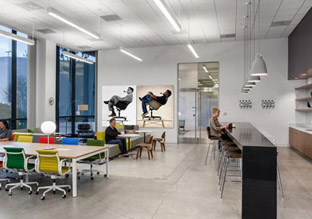 时尚风向标 美国Pivot Interiors家具展厅与办公设计欣赏