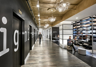 时尚黑白 美国Gyro市场营销公司办公设计欣赏