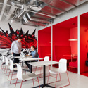 红色惊艳 绽放艺术氛围的普华永道芝加哥办公设计欣赏