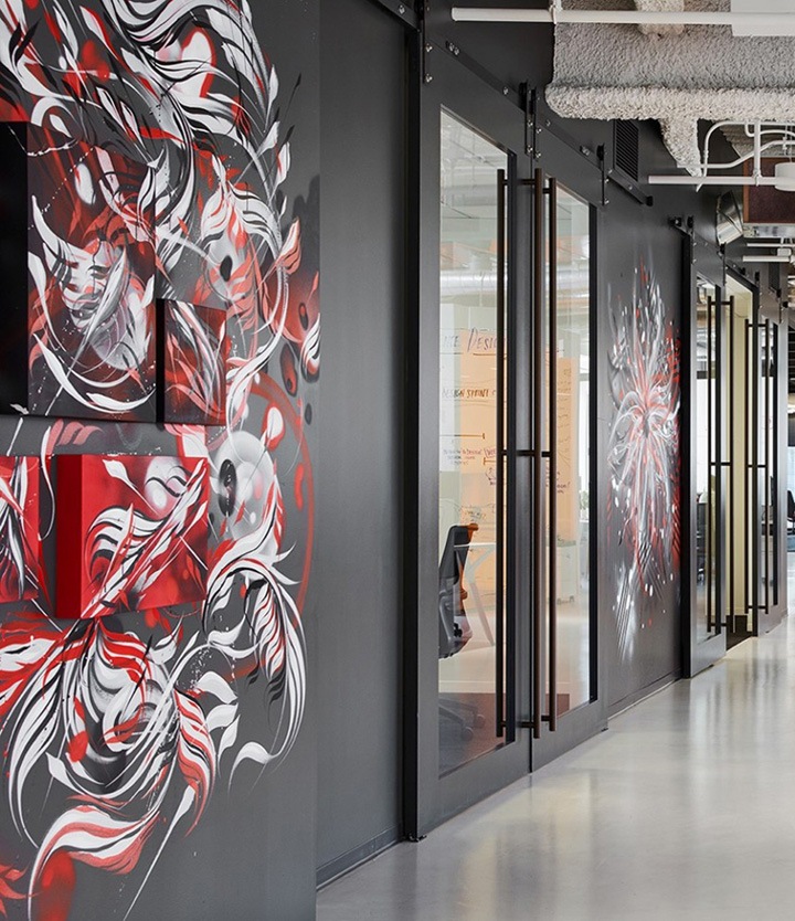 红色惊艳 绽放艺术氛围的普华永道芝加哥办公设计欣赏