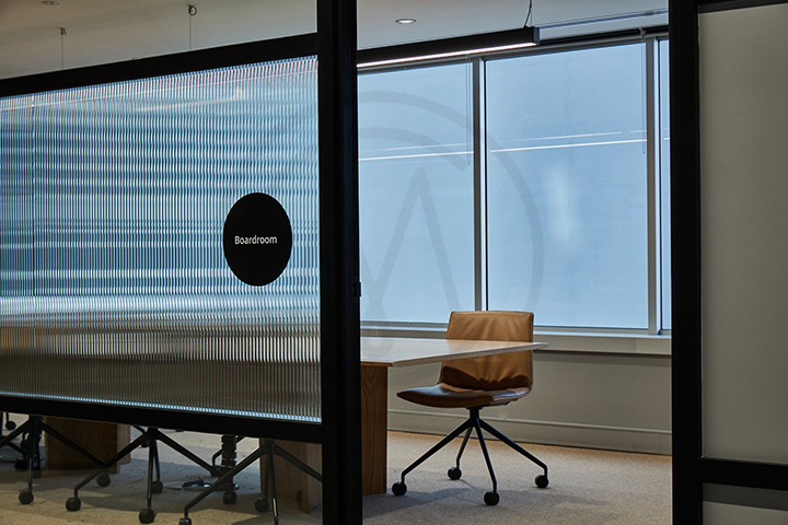 暗调摩登 软件公司Deswik布里斯班办公室扩张设计欣赏