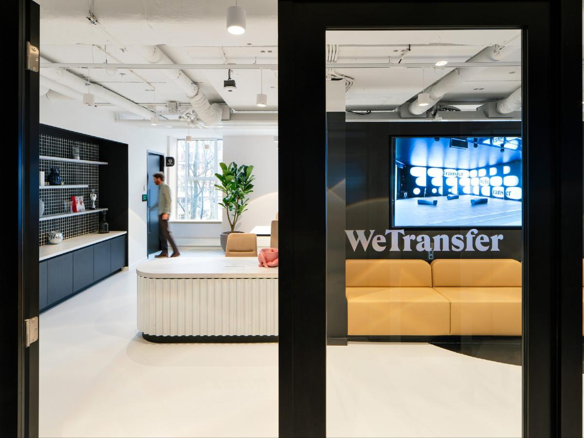 ƽ̨WeTransferܲٽкĶԪЭռ