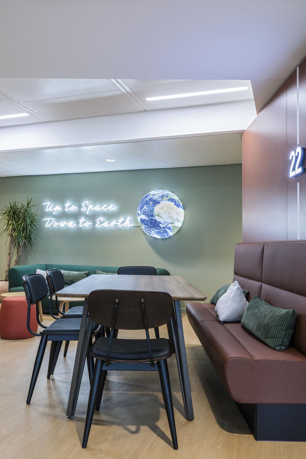 Ariane ���켯�Ű����ܲ������Ĵ�Ԫ�ع���Ա������