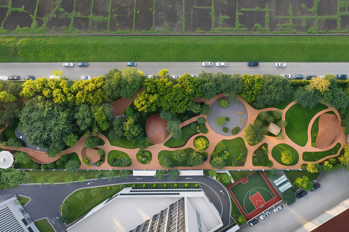 ��һ���ܼҾӲ�ҵ԰�����ܴ��͹�ҵ԰������������Ϊ���Ķ�Ԫ����