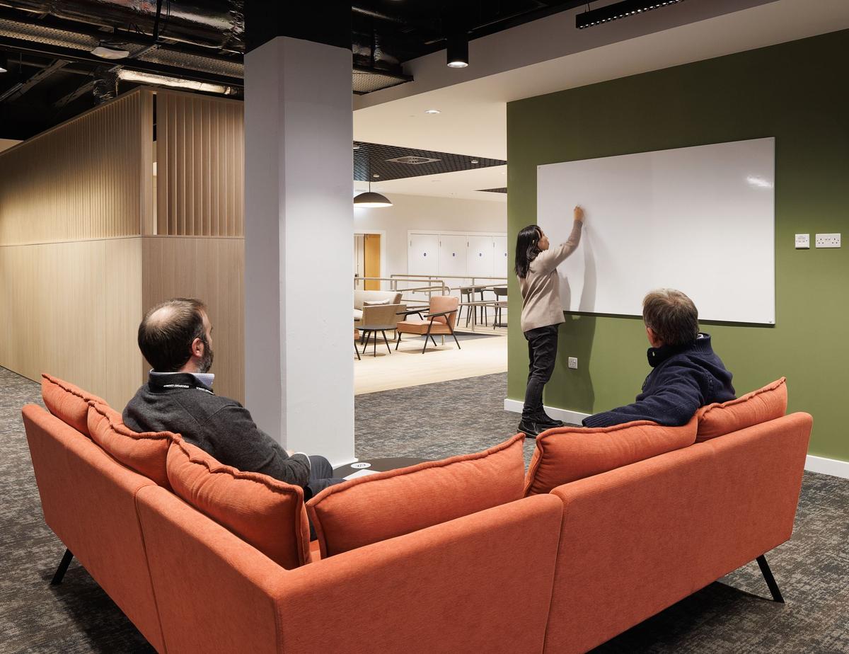 Ӣ��Stockroom�����������ģ������̳��������п���