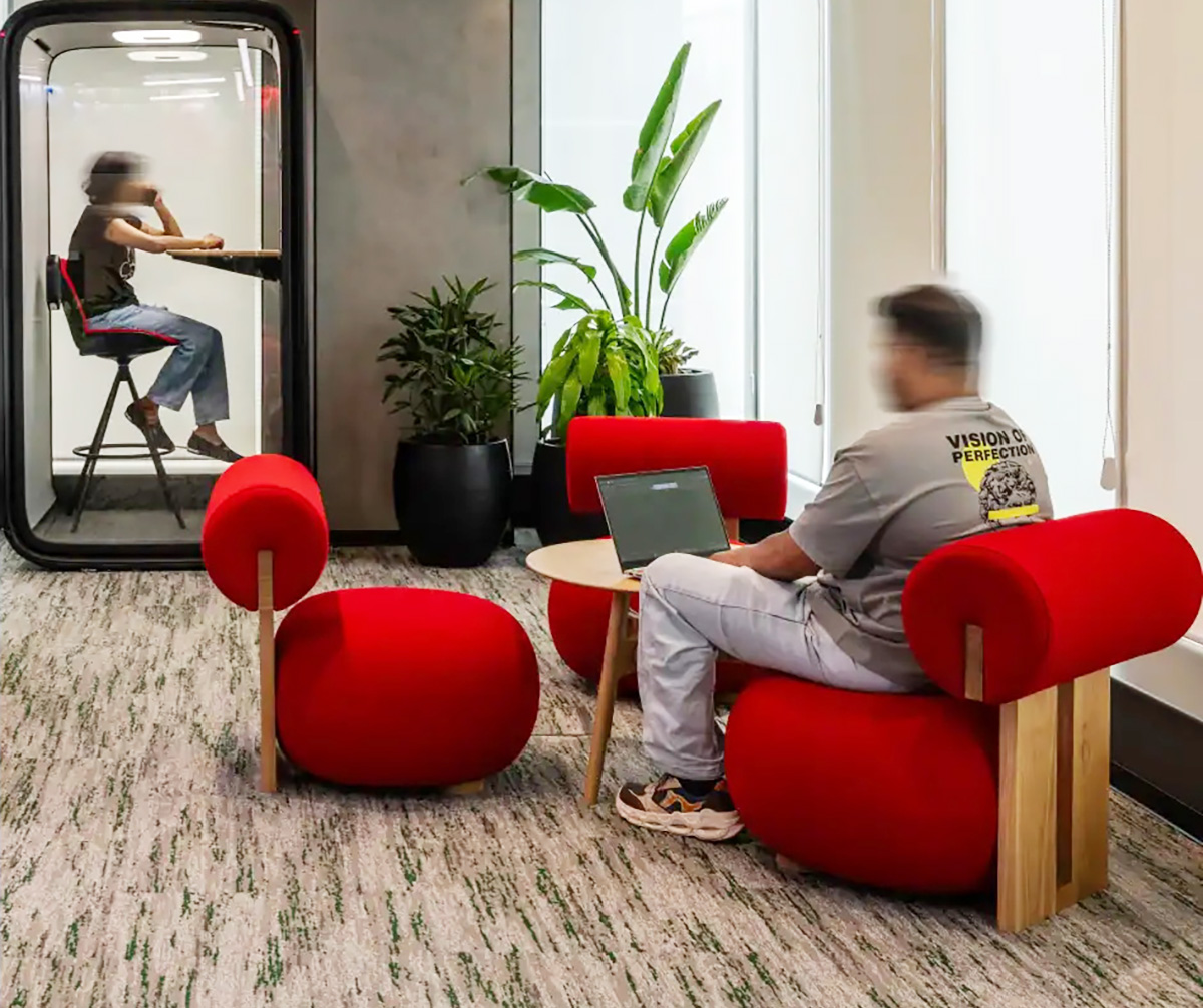 �⡤ɫ�����֣�7-Eleven����߸���ͳ�İ칫�·�ʽ