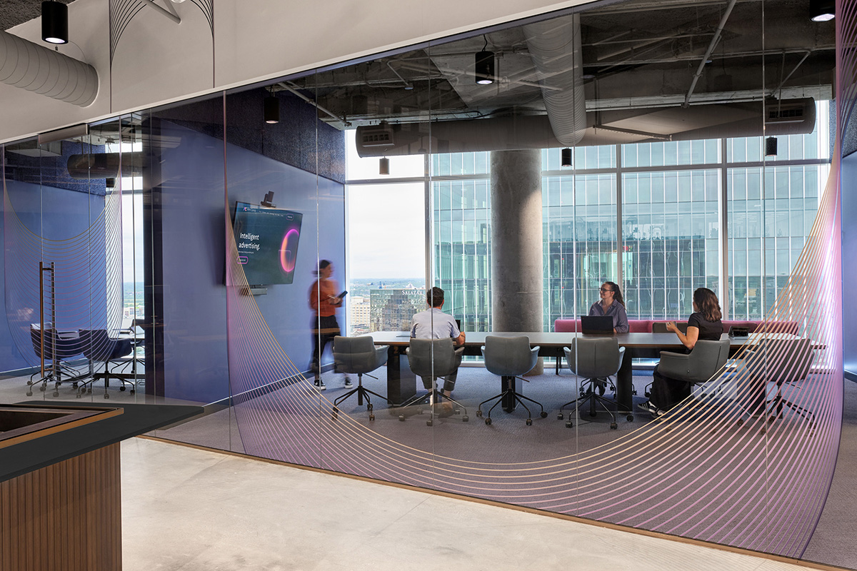 ��洫ýArm Candy����˹�칫�ң���Ʒ��ɫԾ��ռ�