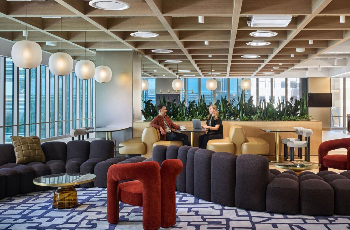 �ɽ�ɽ555Mission�׼�д��¥�������罻����ʽ���׷�������