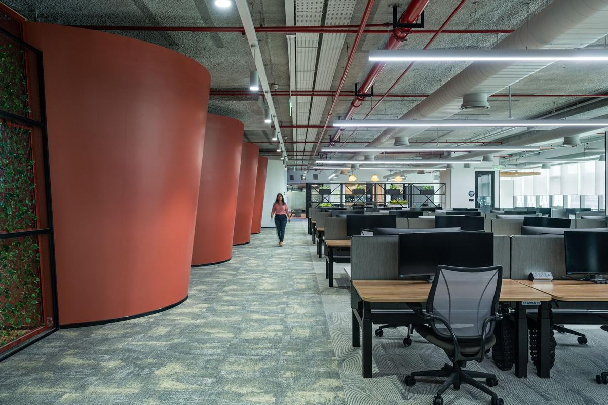 Booking Holdings����޶�׿Խ���ģ�һ����Խ�ߴ��޵İ칫ð��