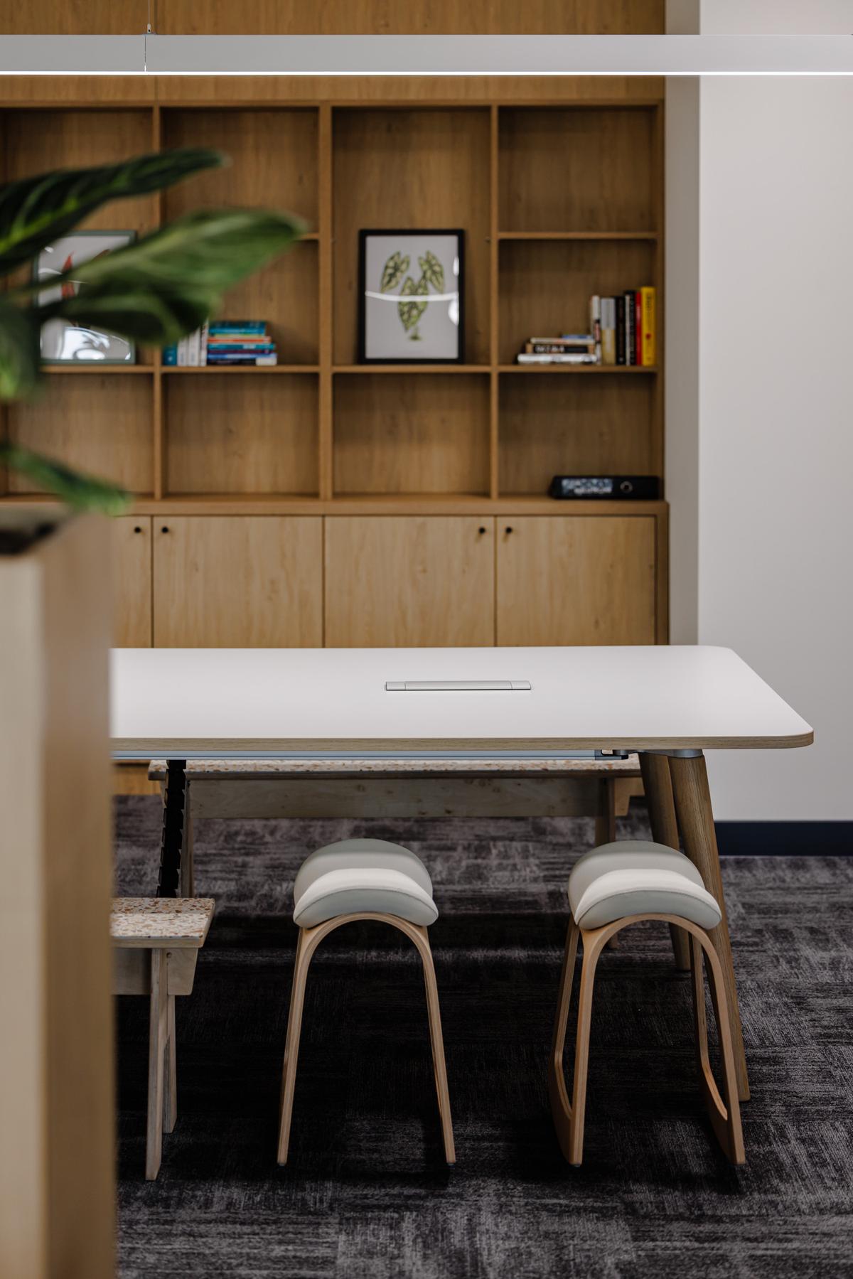 �¹���������Trilux������������ҵ�칫�ҵ���ѧ����