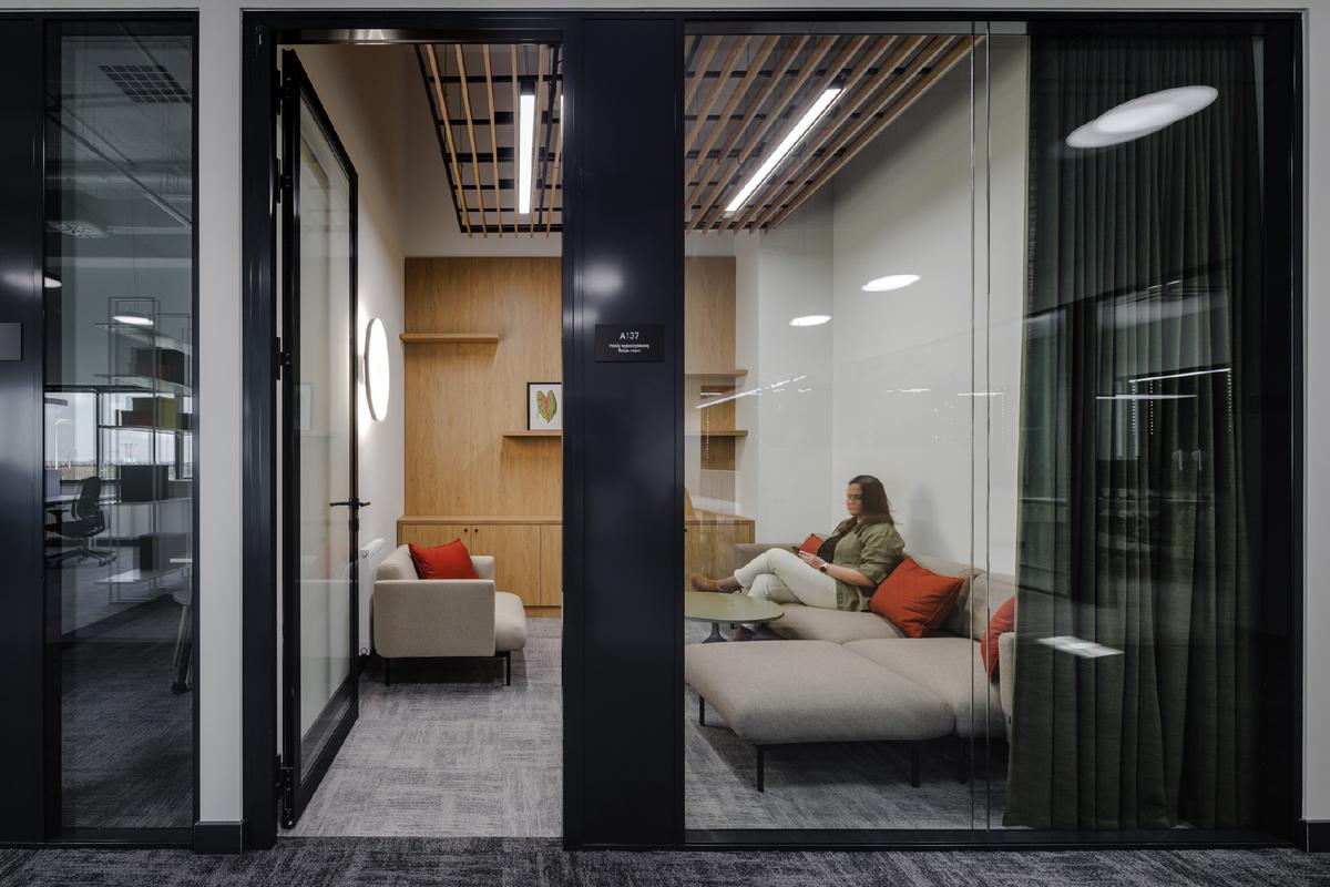 �¹���������Trilux������������ҵ�칫�ҵ���ѧ����