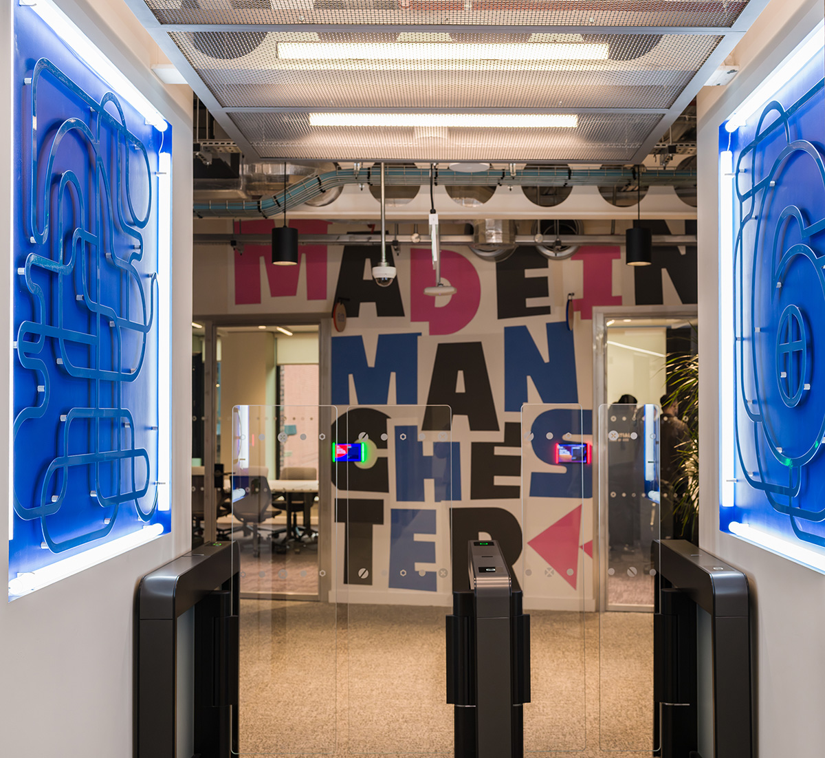 ���¥������������꣺�ƶ�����Virgin Media O2��ϰ칫��Ʋ��