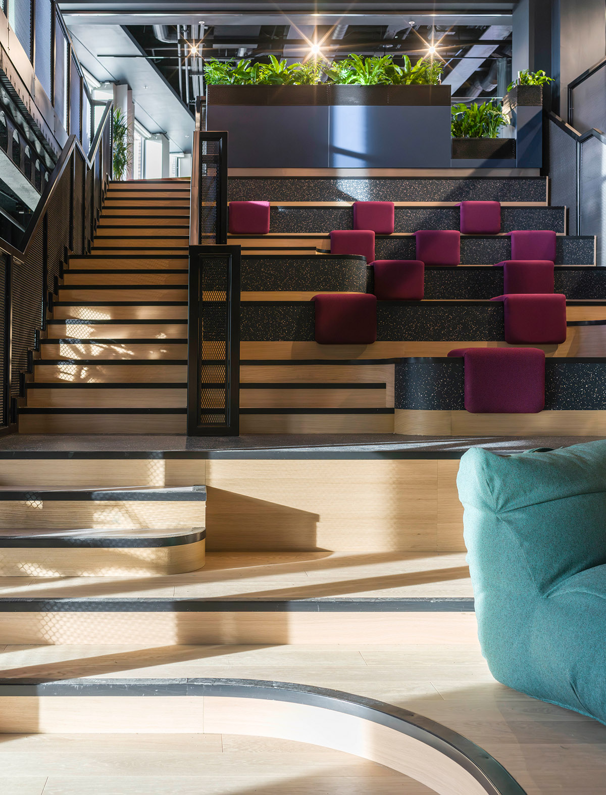 ���¥������������꣺�ƶ�����Virgin Media O2��ϰ칫��Ʋ��