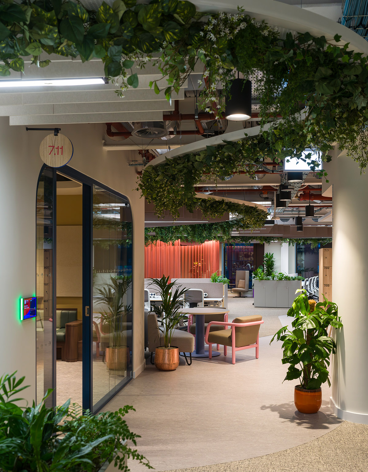 ���¥������������꣺�ƶ�����Virgin Media O2��ϰ칫��Ʋ��