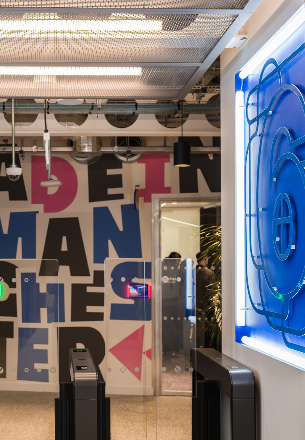 ���¥������������꣺�ƶ�����Virgin Media O2��ϰ칫��Ʋ��