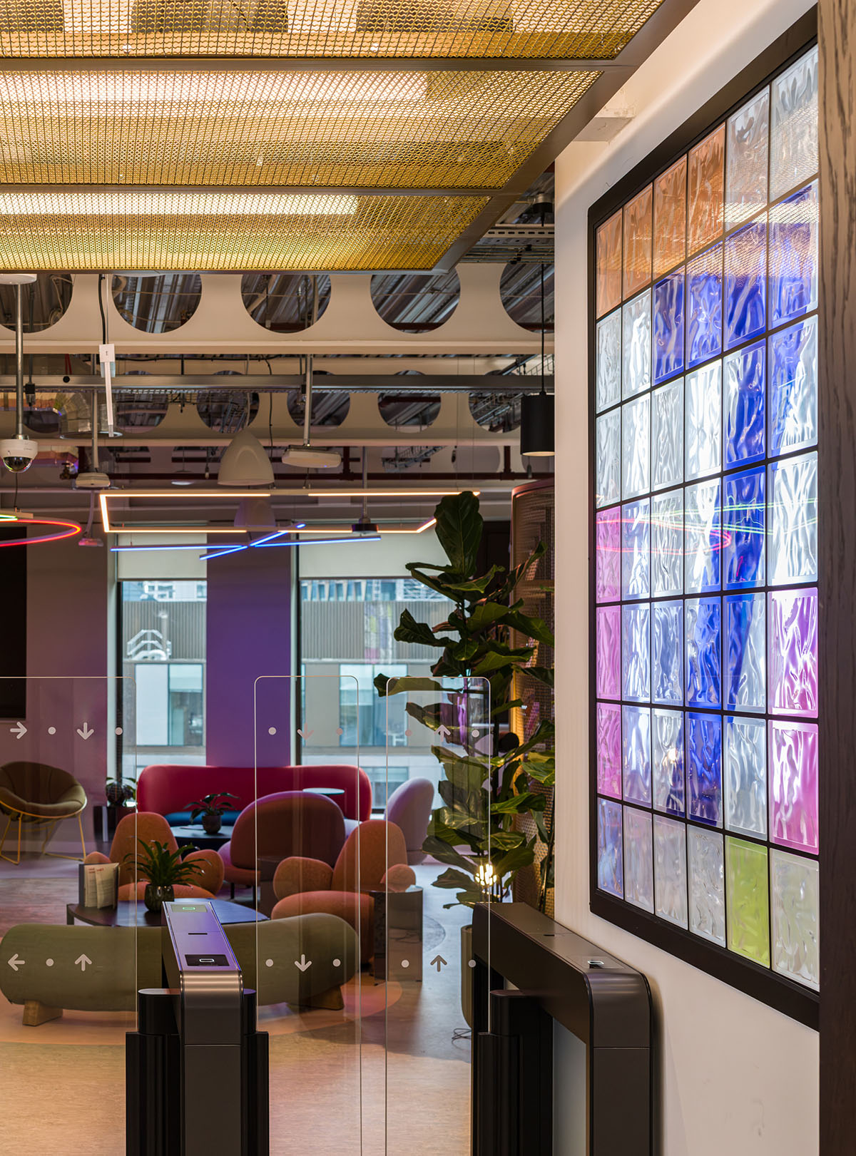 ���¥������������꣺�ƶ�����Virgin Media O2��ϰ칫��Ʋ��