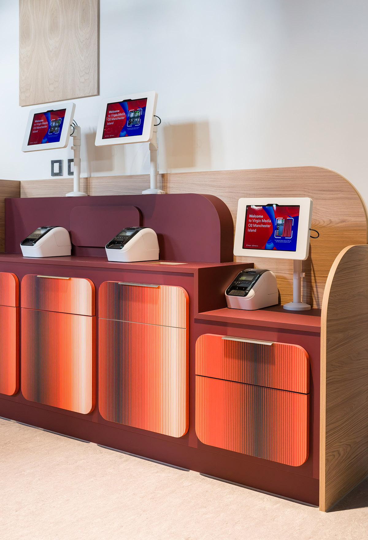 ���¥������������꣺�ƶ�����Virgin Media O2��ϰ칫��Ʋ��