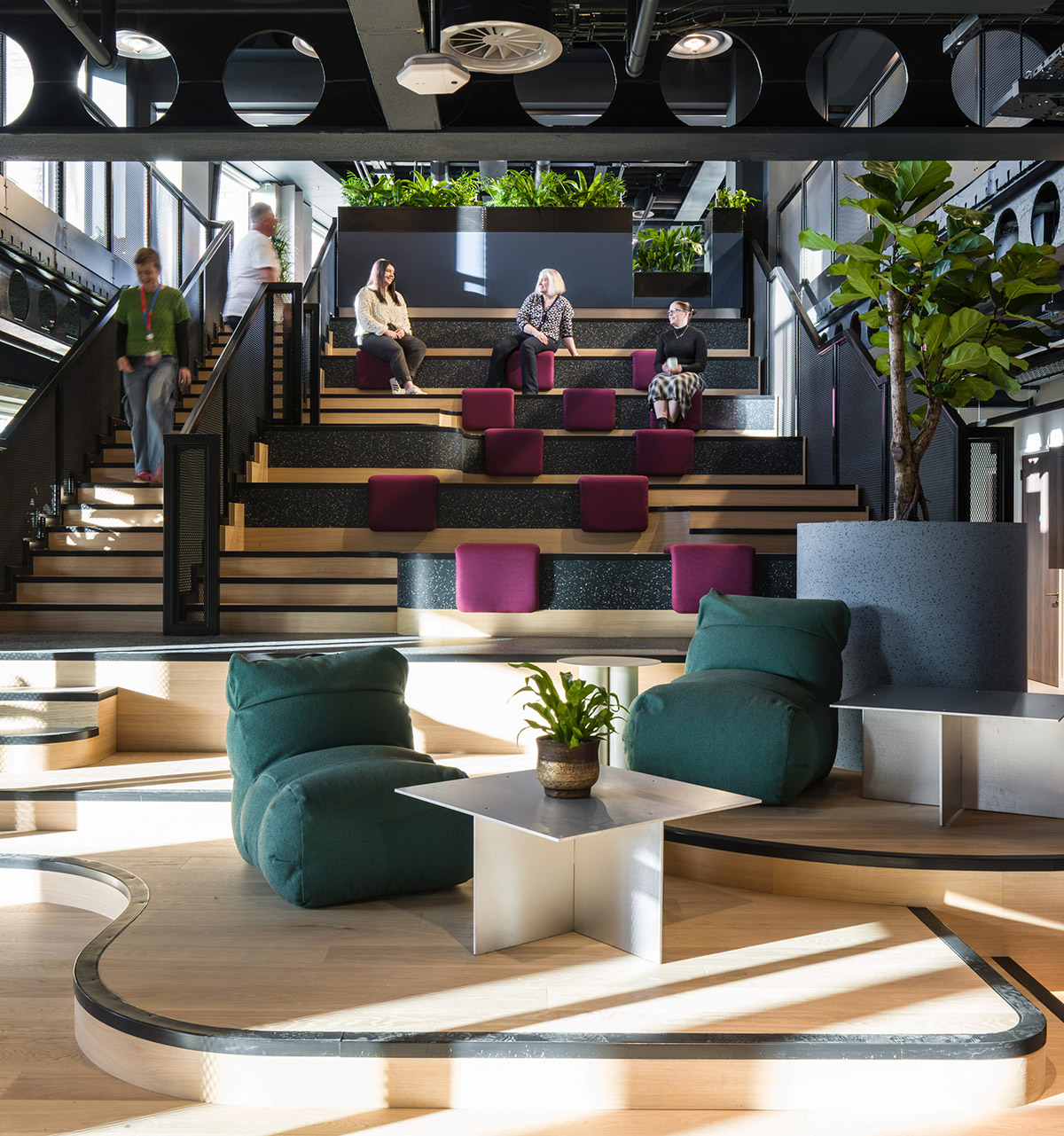 ���¥������������꣺�ƶ�����Virgin Media O2��ϰ칫��Ʋ��