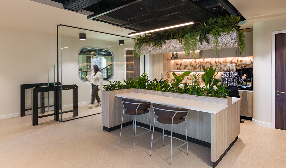 ���¥������������꣺�ƶ�����Virgin Media O2��ϰ칫��Ʋ��