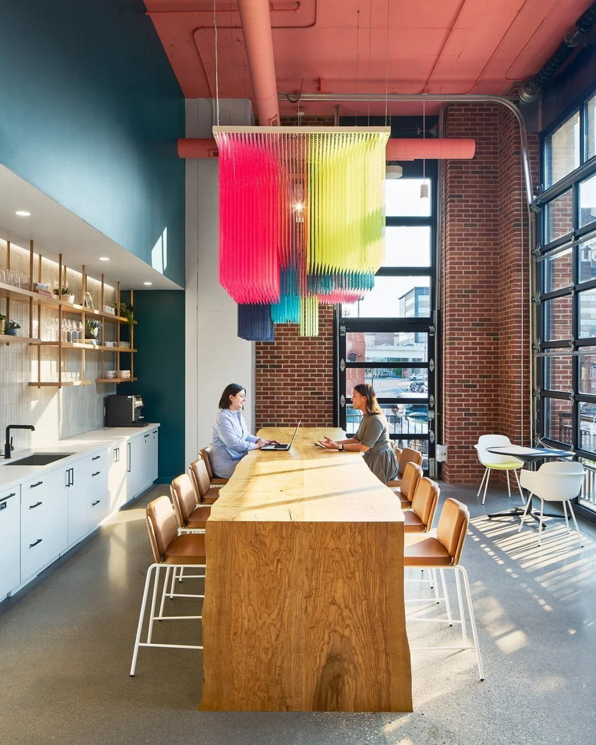 ��������Ϊ���������罻ý��The Social Lights�Ѱ칫�����ɴ���־�