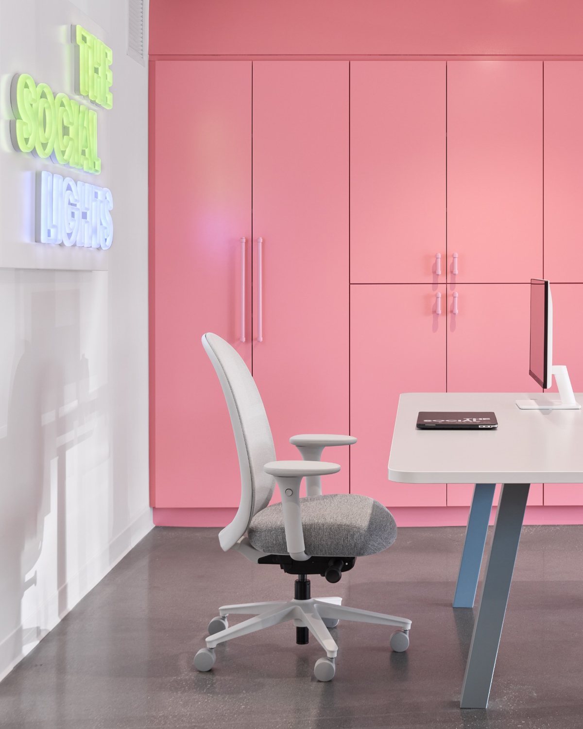 ��������Ϊ���������罻ý��The Social Lights�Ѱ칫�����ɴ���־�