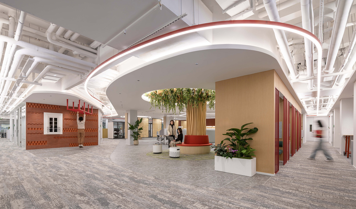 �Ű��Ϻ��з����ĵ�����֮��Կռ�����ת��