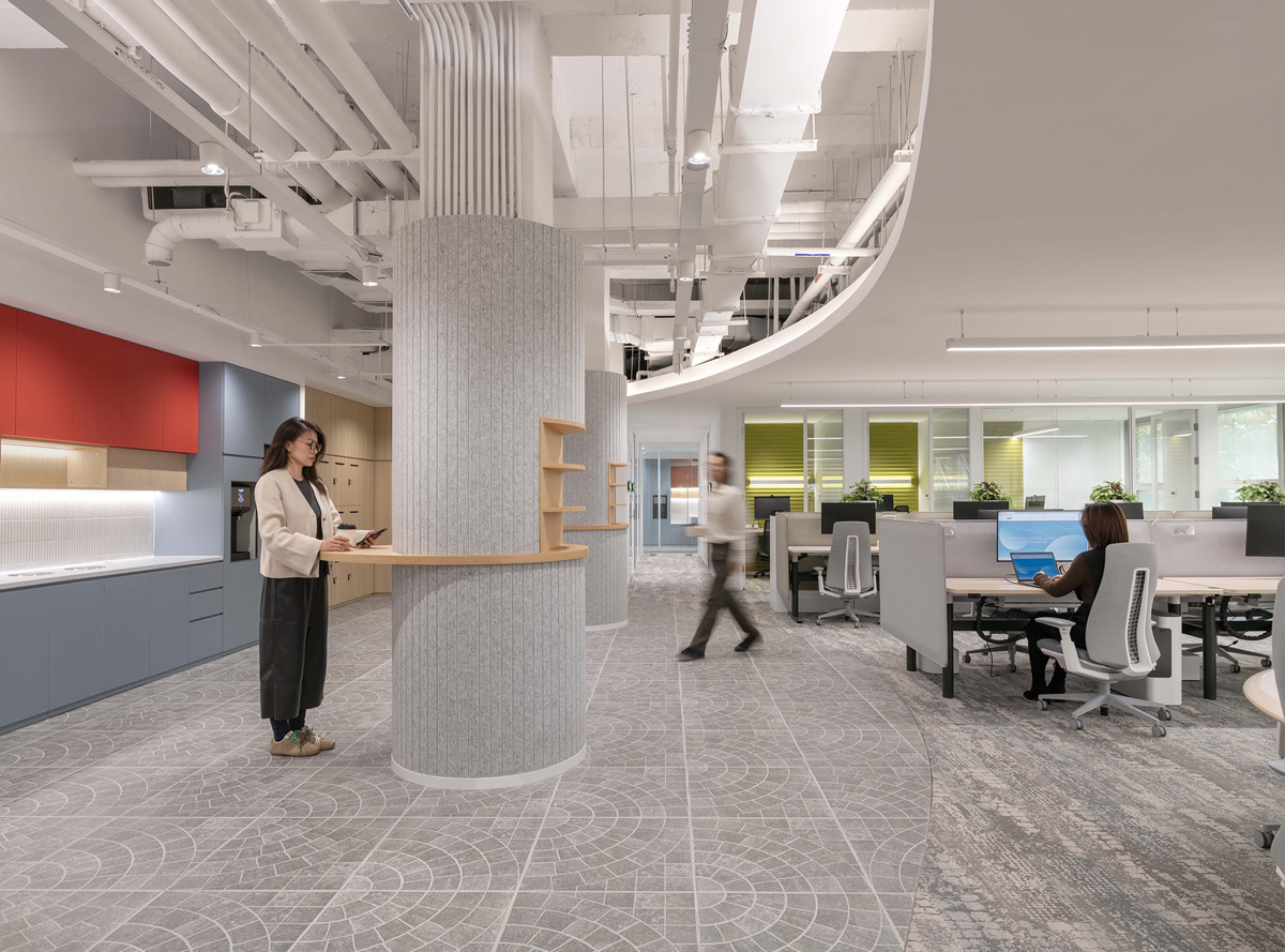 �Ű��Ϻ��з����ĵ�����֮��Կռ�����ת��