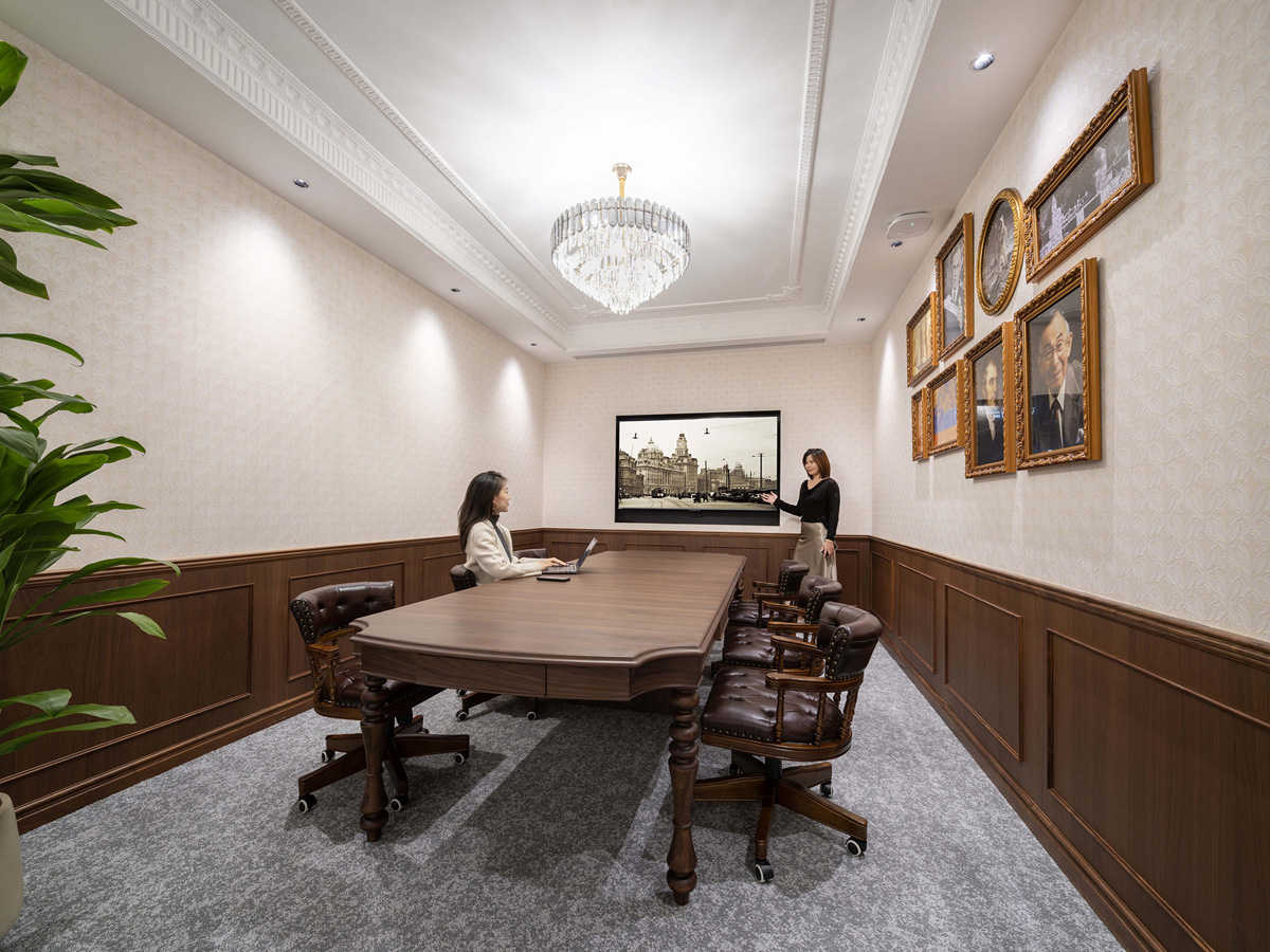 �Ű��Ϻ��з����ĵ�����֮��Կռ�����ת��