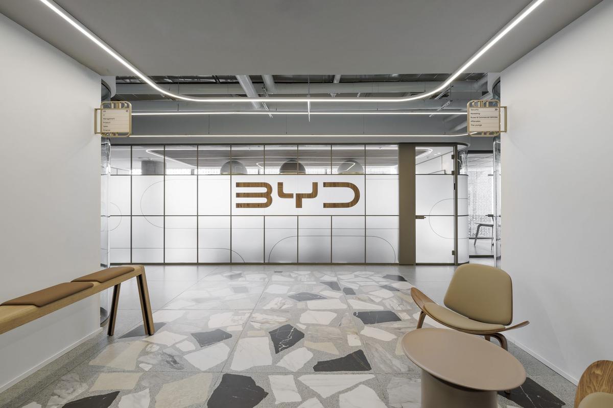 BYD���ǵ���ɫ�а칫�ң�������Ϊ��еĶ������