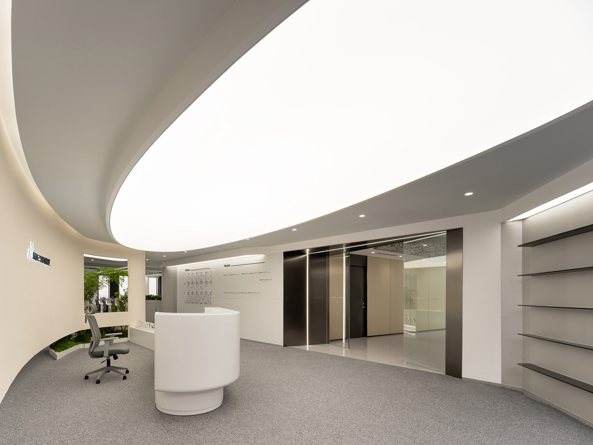 �����ع������Ӷ����ӡ������з��������������罻�򡱵�˫������