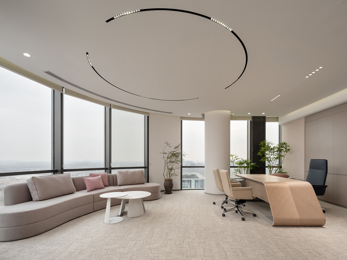 �����ع������Ӷ����ӡ������з��������������罻�򡱵�˫������