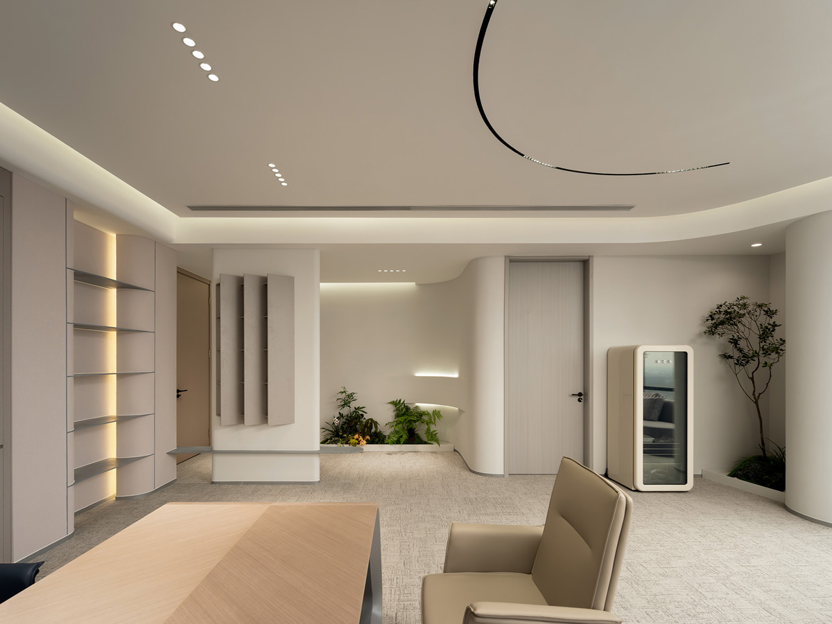 �����ع������Ӷ����ӡ������з��������������罻�򡱵�˫������