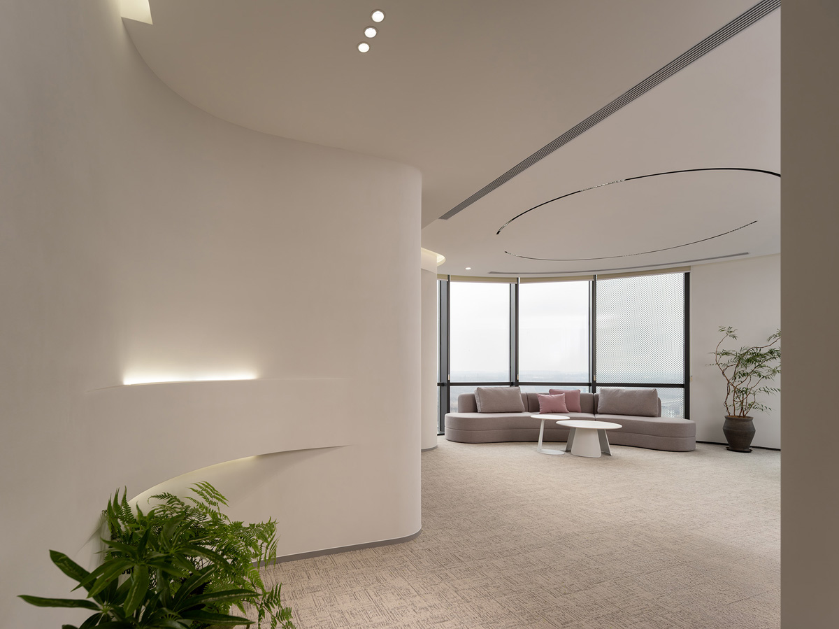 �����ع������Ӷ����ӡ������з��������������罻�򡱵�˫������