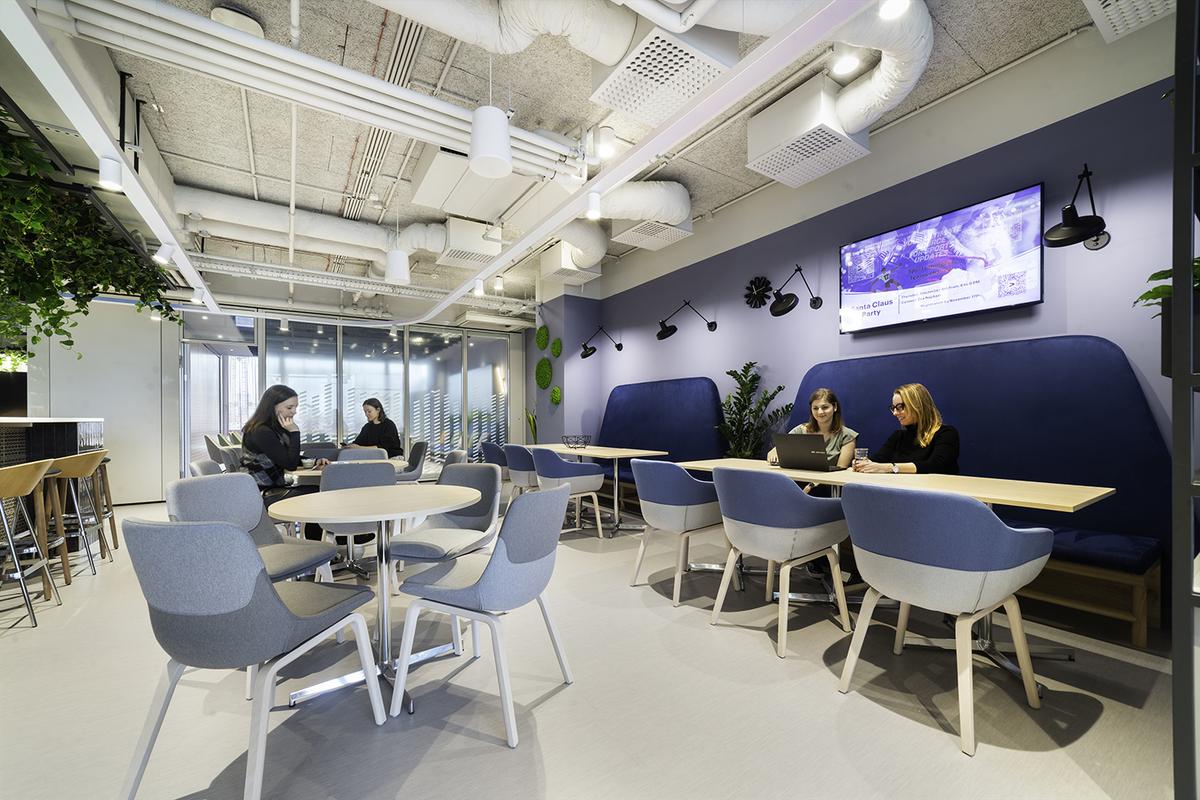 Accenture������˹�ܲ�����Χ��Ȱ칫��ƾ�������пռ�